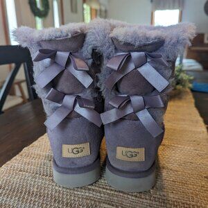 UGG Australia Bailey Bow Boots US size 9 in Purple Velvet